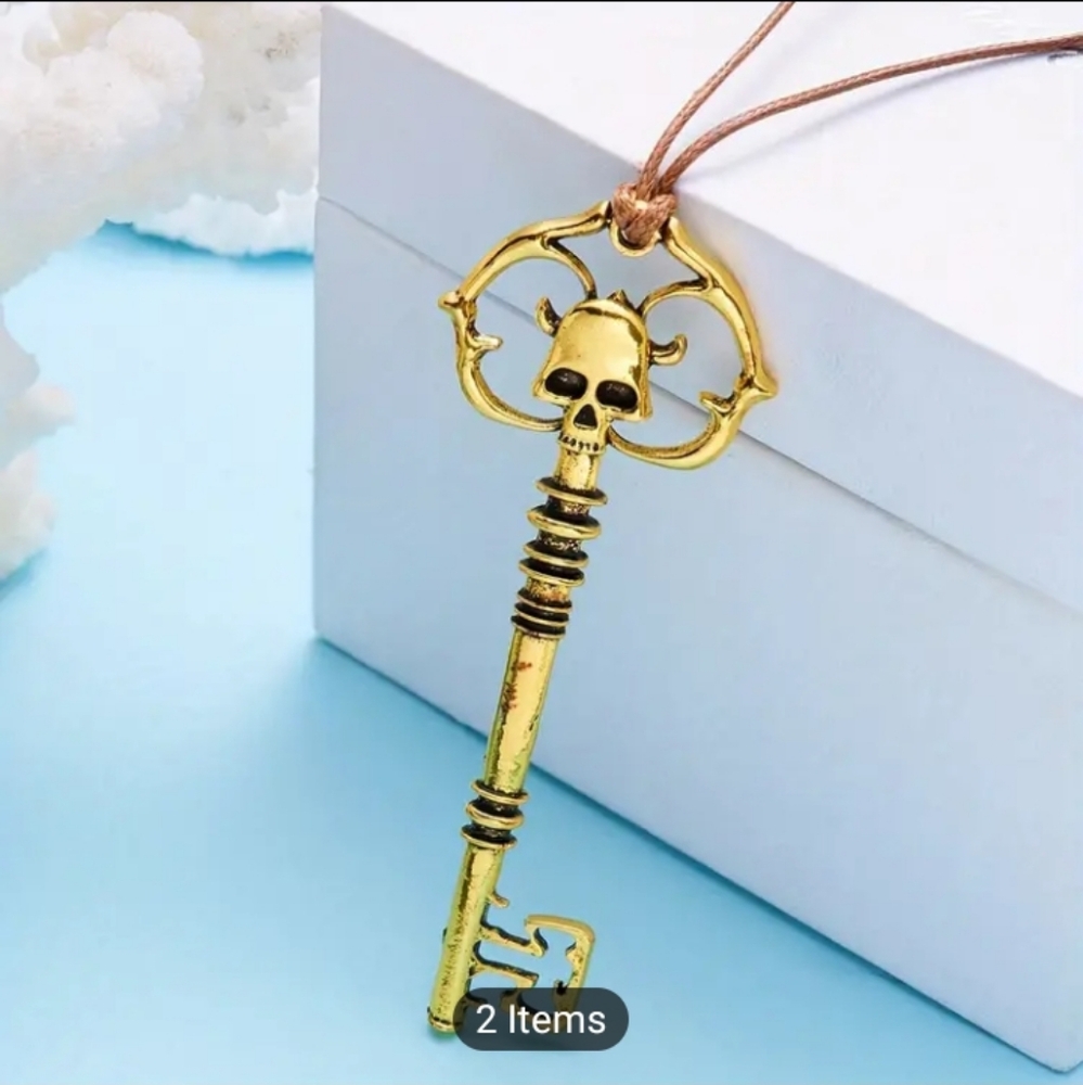 Skeleton Key Necklace - Picture 4 of 5